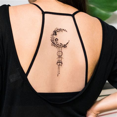 25 Beautiful Moon Tattoos for Women – Pulptastic