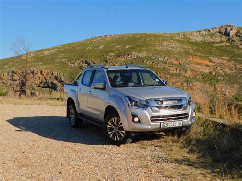 Isuzu KB300 D-Teq double cab 4x4 LX - Your friend in leisure, and how it’s better... - Expert ...