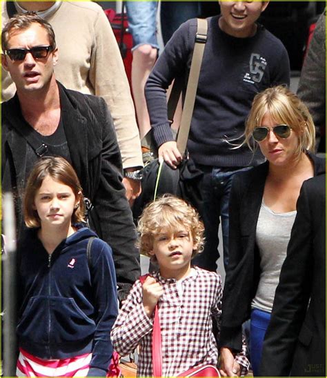 Jude Law & Sienna Miller: Family Ties - Sienna Miller Photo (12889179 ...