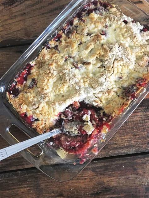 Easy Cherry Cobbler Recipe - Homemade Cherry Cobbler • Loaves and Dishes