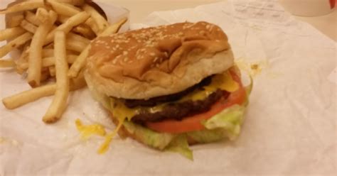 J-Rod's Food Blog: Hardee's Classic Double Cheeseburger