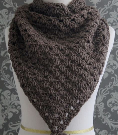 Crochet PATTERN - Crochet Triangle Scarf Pattern - Cowl