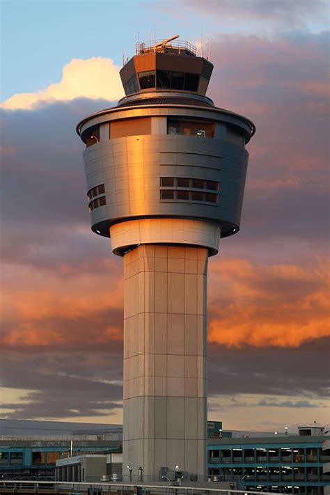 LaGuardia Airport - Wikipedia, the free encyclopedia | Air traffic ...