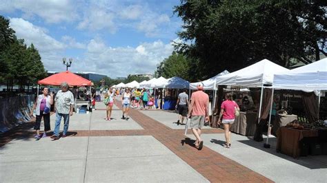 Lake Eola Farmers Market: Parking, Vendors, and More