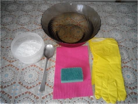 How to clean microwave with baking soda?