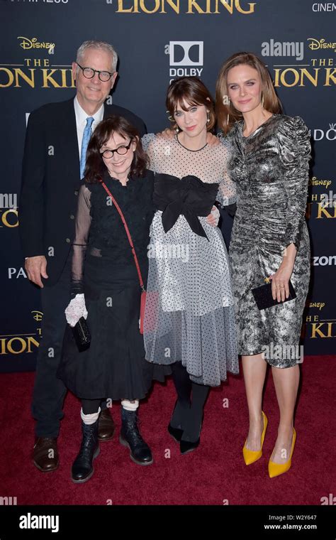 Caleb Deschanel, Mary Jo Deschanel, Zooey Deschanel and Emily Deschanel at the world premiere of ...