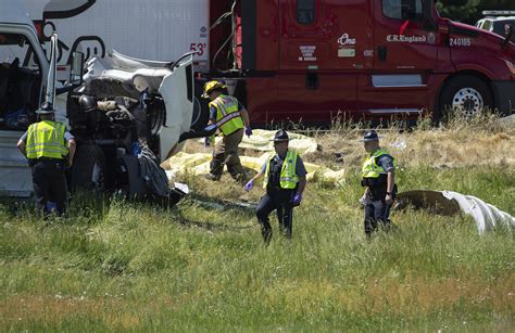 Deadly car crash kills 7 people on Interstate 5 in Oregon