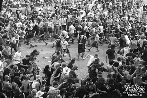 Mosh Pit Etiquette, advice, and what to expect at a metal concert ...