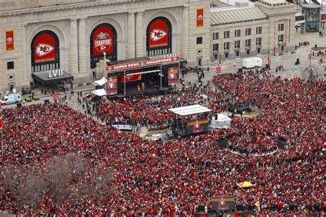 The best Chiefs Super Bowl parade moments from 2023 celebration featuring Mahomes, Kelce, and ...