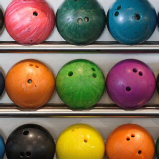 Bowling Ball Sizes/Weights (How to Choose Bowling Ball Size)