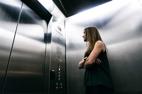 Stuck in a Lift? Here are our top 5 Do’s and Don’ts | ILECS