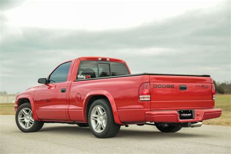 This Holley HEMI V8-Swapped 1999 Dodge Dakota Is a Retro-Modern Sleeper Truck - autoevolution