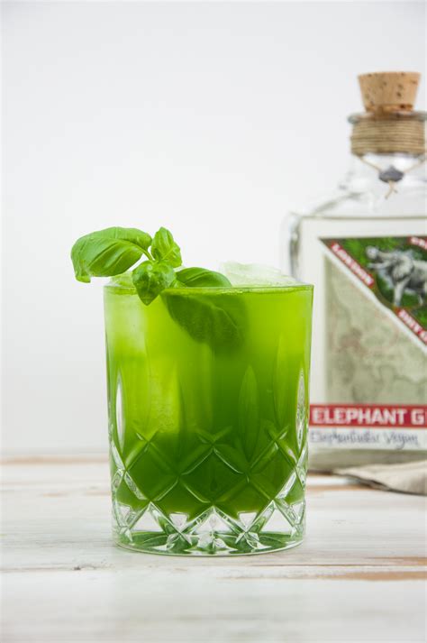 Gin Basil Smash Recipe - Elephantastic Vegan