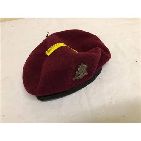 Canadian Airborne Maroon Beret with copy paratrooper badge