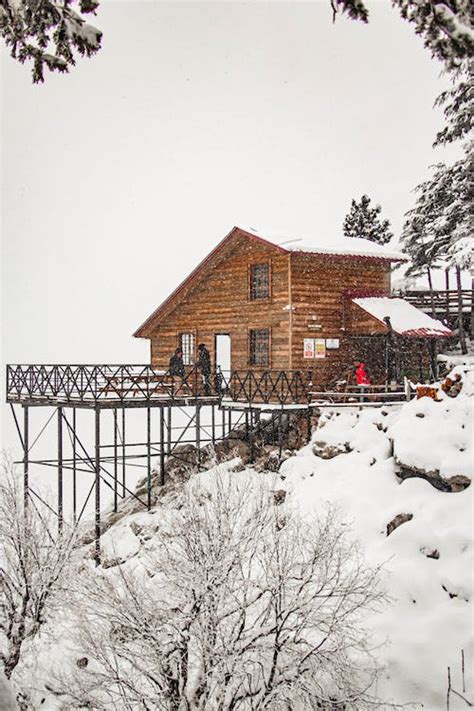 Cabin on a Mountain in Winter · Free Stock Photo