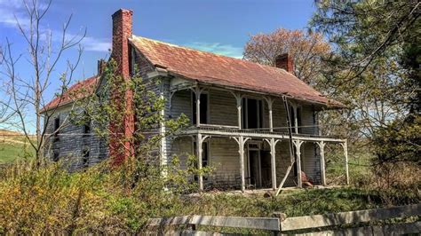 Forgotten 175 year old Abandoned Farm House in Tennessee | Abandoned farm houses, Old farm ...