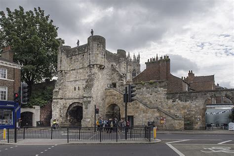 Best York City Walls walk route with map and great views of York Minister - Hiking Photographer