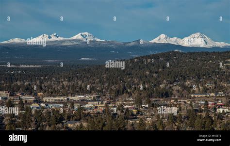 Cascade Mountain range and Bend Oregon Stock Photo - Alamy