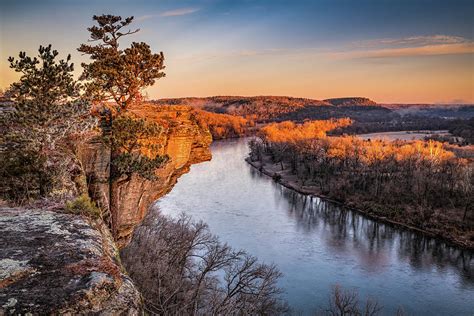 The Beautiful Little Hawksbill Crag At Sunrise Over The White River ...