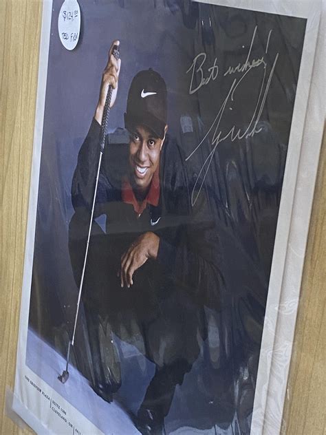 Does this tiger woods autograph look authentic? Please help. : r/Autographs