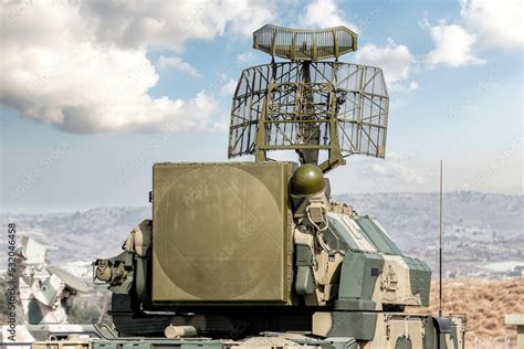 Foto de Tracking radar of the anti-aircraft combat vehicle missile ...