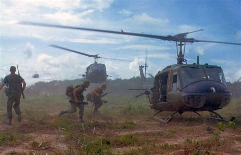 10 Types of Helicopters in Vietnam (Vietnam Era Helicopters)