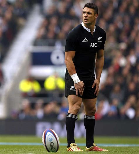 New Zealand's fly half Dan Carter prepares to kick | Rugby boys, Dan ...