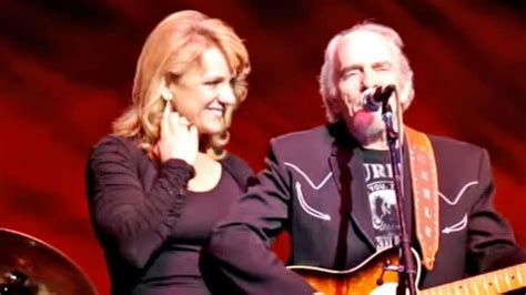 Merle Haggard And Wife Theresa Perform Loving Duet Of ‘Jackson’