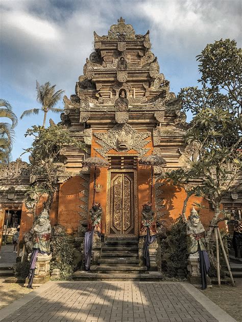 Temples in Ubud: Complete Guide - Danes on the Road