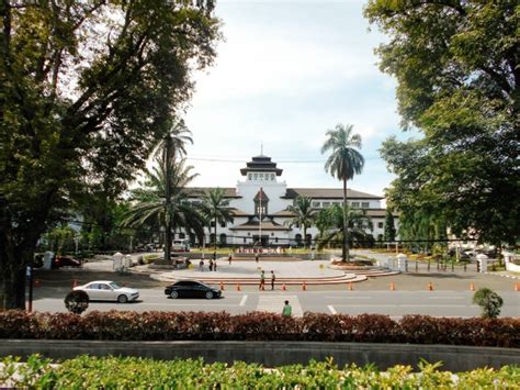 Info Sejarah Kota Bandung yang Berkembang dari Masa ke Masa | kumparan.com