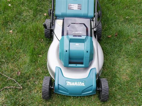 Makita Cordless Lawn Mower - Tools In Action - Power Tool Reviews