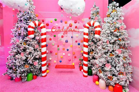A Christmas-Themed Instagram Trap Opens in the Arts District | Storing ...