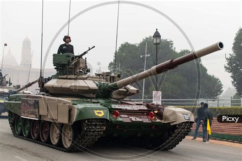 Image of Indian Army T-90 Bhishma Battle Tanks Practicing for Republic ...