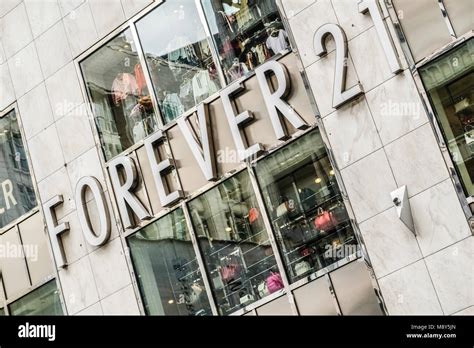 Forever 21 clothing store in downtown Seattle Stock Photo - Alamy