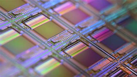 Moore's Law Lives: Intel Says Chips Will Pack 50 Times More Transistors