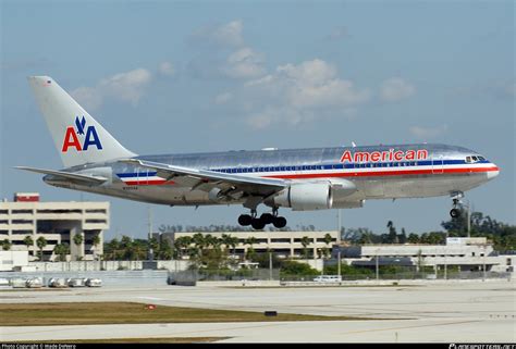 N320AA American Airlines Boeing 767-223ER Photo by Wade DeNero | ID ...