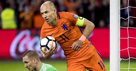 Arjen Robben Announces Retirement From International Football | BenchWarmers