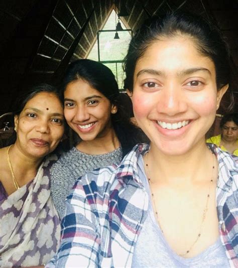 Sai Pallavi With Her Mom and Sister