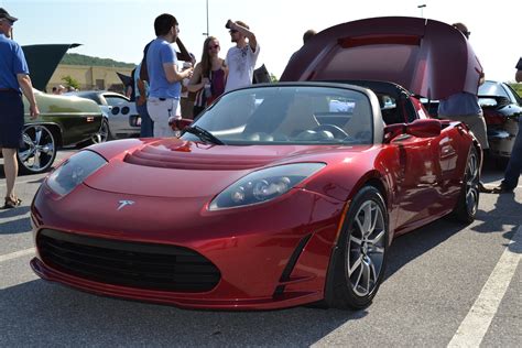 Red Tesla Roadster [4608 x 3072][OC] : carporn