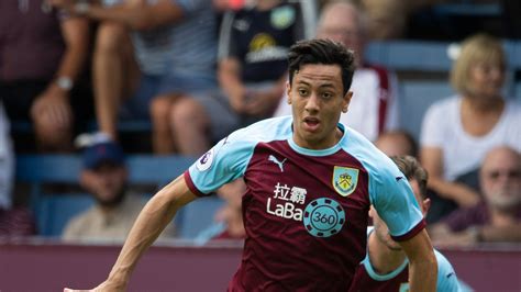 Burnley winger Dwight McNeil signs new four-and-a-half-year deal | Football News | Sky Sports