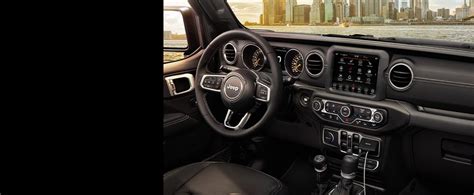 Jeep® Gladiator Interior - Truck Interior & Features