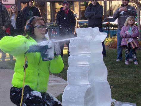 Photos: Streator kicks off holiday season with day of activities – Shaw ...