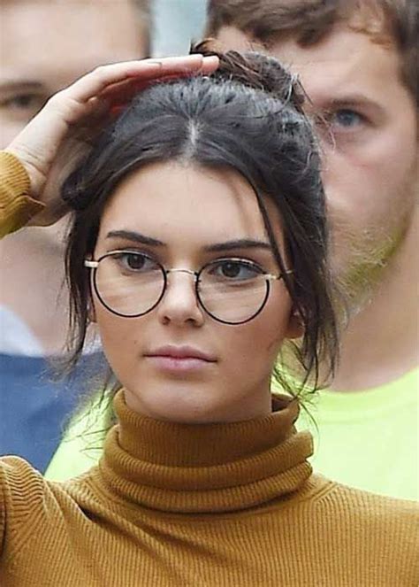 Nice hairstyle and no makeup with glasses - Miladies.net | Celebrities ...