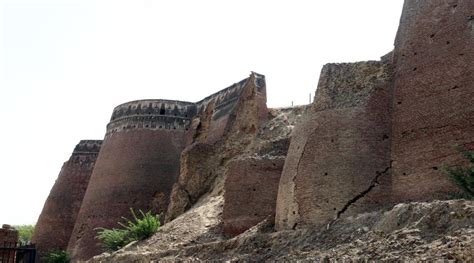 Bathinda’s Gobindgarh Fort crumbling, poses threat to visitors - chandigarh - Hindustan Times