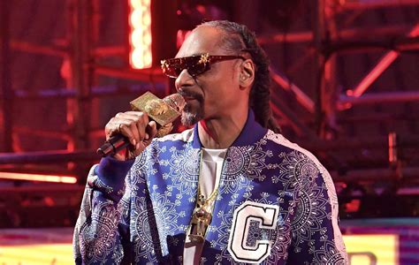 Snoop Dogg thanks fans as mother's health battle continues