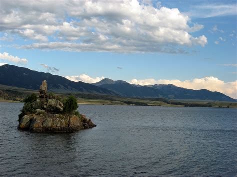 Ennis Lake in Montana | Detailed Fishing Guide & Photographs