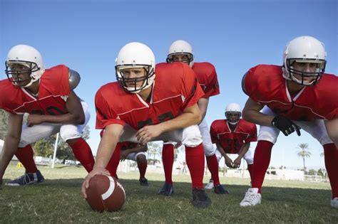 Fitness & Diet for an Offensive Lineman | Livestrong.com