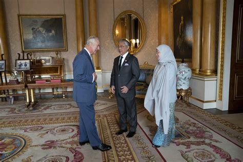 The Royal Family on Twitter: "🇲🇾 Today at Buckingham Palace, The King ...