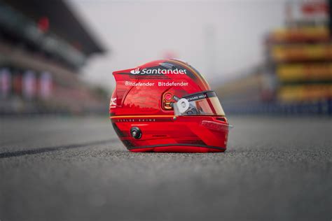 Photos: special Ferrari helmet of Carlos Sainz for 2023 F1 Spanish ...