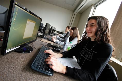 High demand for UWindsor's first-ever computer programming workshop for girls | Faculty of ...